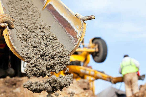 Best Custom Concrete Contractor  in Petersburg, IN